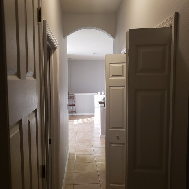 Building Photo - 2771 Oakwater Dr