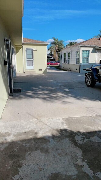 Parking spot - 2569 S Sepulveda Blvd