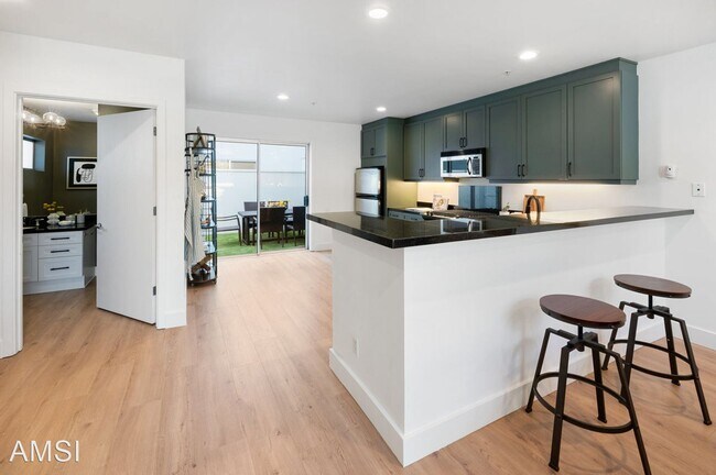 Building Photo - 1 br, 1.5 bath House - 350 Alabama #2