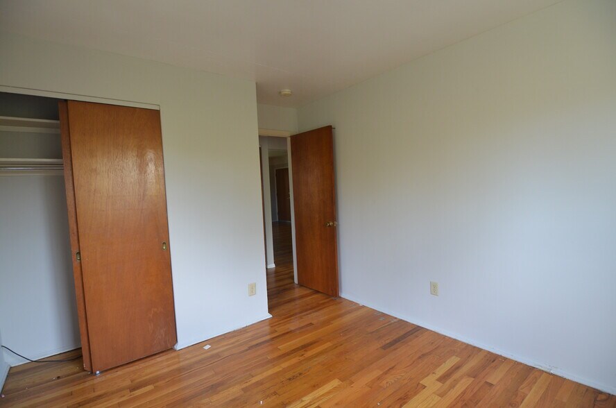 Building Photo - 8441 Cottonwood Dr