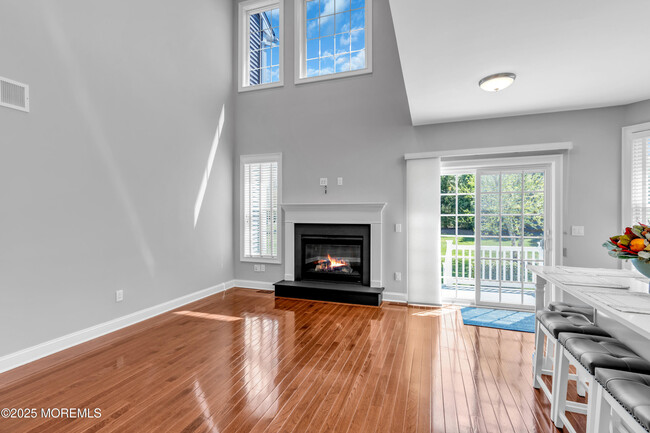 Building Photo - 10 McCormick Ave N