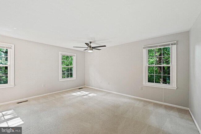 Building Photo - 5847 New England Woods Dr