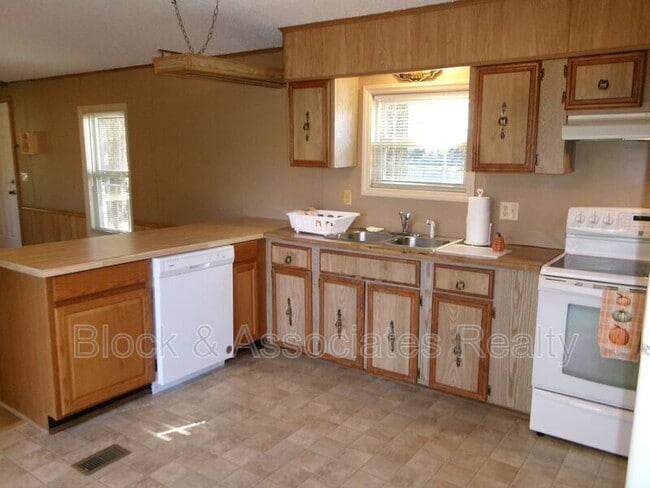 Building Photo - 6991 Spencer-Dixon Rd