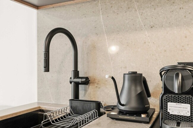 Building Photo - 121 NE 5th St