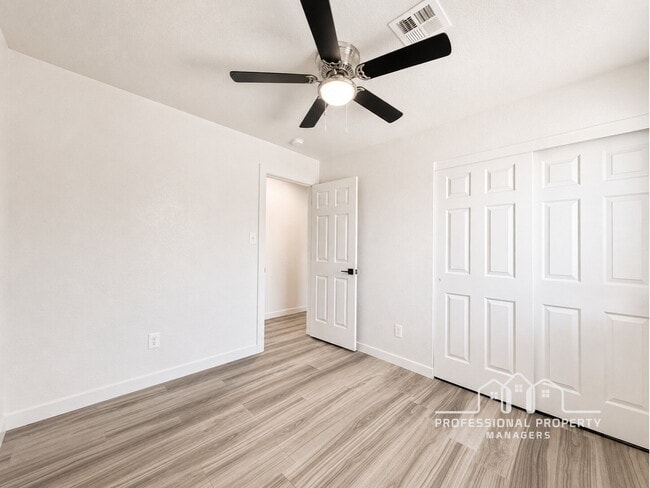 Building Photo - 4-bedroom, 2-bathroom home in Desert Oasis