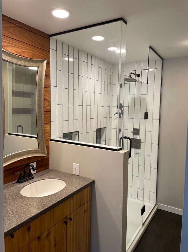 Building Photo - 4725 American Legion Rd SE