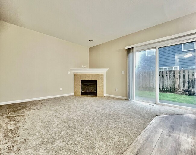 Building Photo - Meticulously maintained