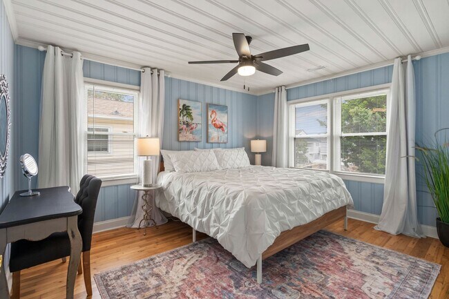 Building Photo - Pink Flamingo #1