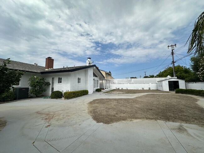 Building Photo - Newly Remodeled | 4 Bedrooms (2 Masters) |...