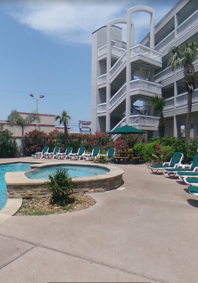 Building Photo - 6102 Seawall Blvd