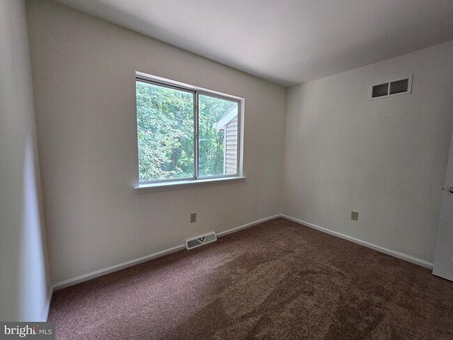 Building Photo - 1417 S Farmview Dr