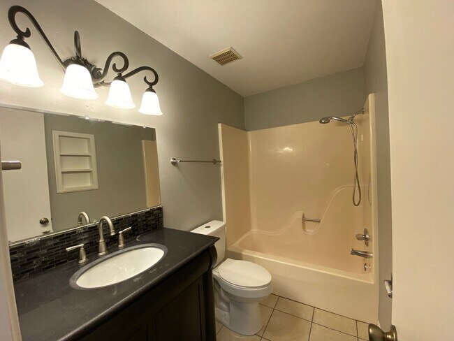 Building Photo - 2628 E Kantz Dr