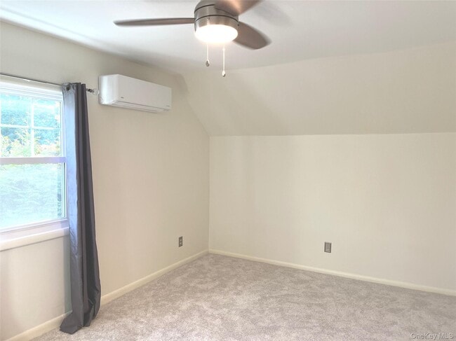 Building Photo - 14 Willow Bend