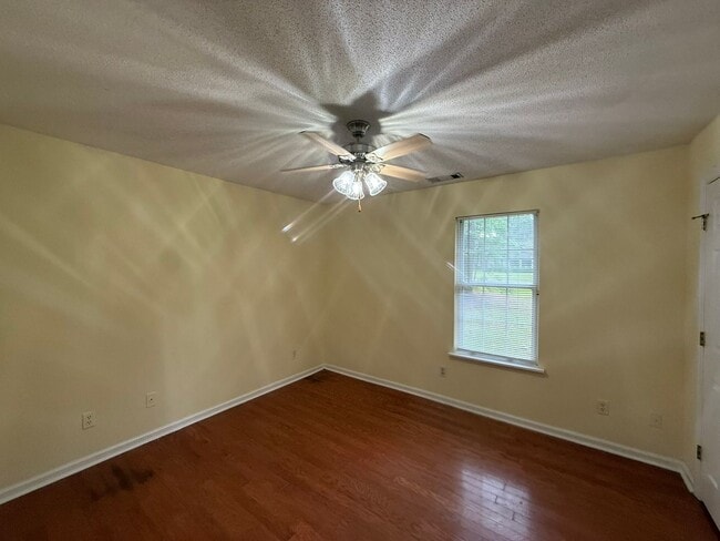 Building Photo - 510 Whistlestop Cir