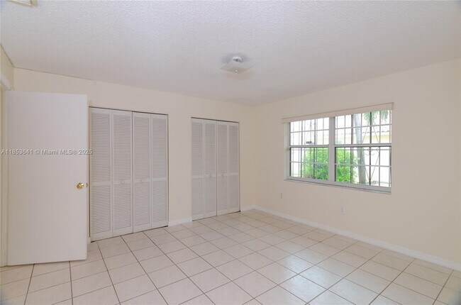 Building Photo - 3373 SW 28th Terrace