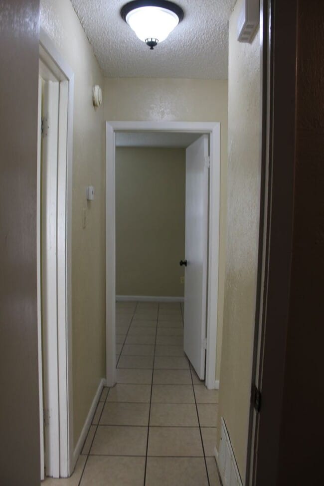 Building Photo - Small space...BIG style!