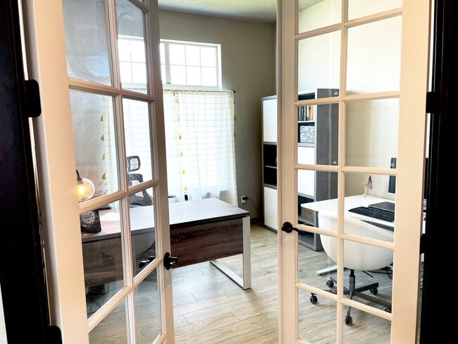 Building Photo - Beautiful 3 Bedroom, 2.5 Bath Two-Story Home with Office in Post Falls