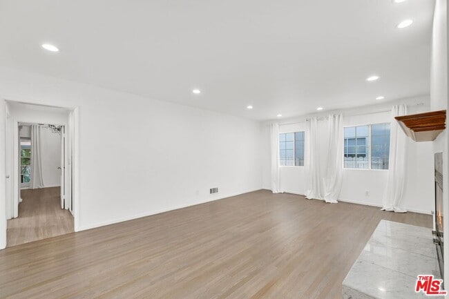 Building Photo - 4442 St Clair Ave