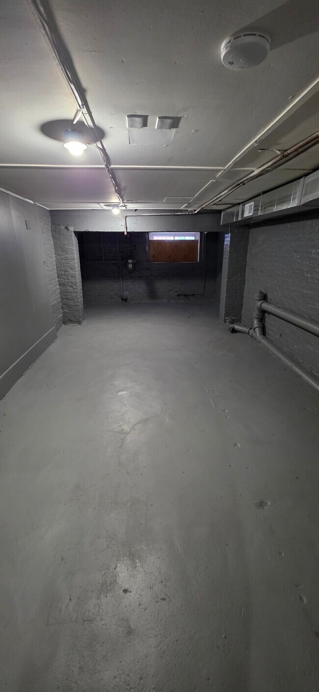 Building Photo - 440 N Robinson St