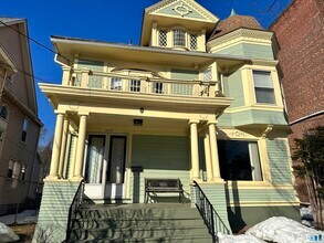 Building Photo - 1537 Chapel St