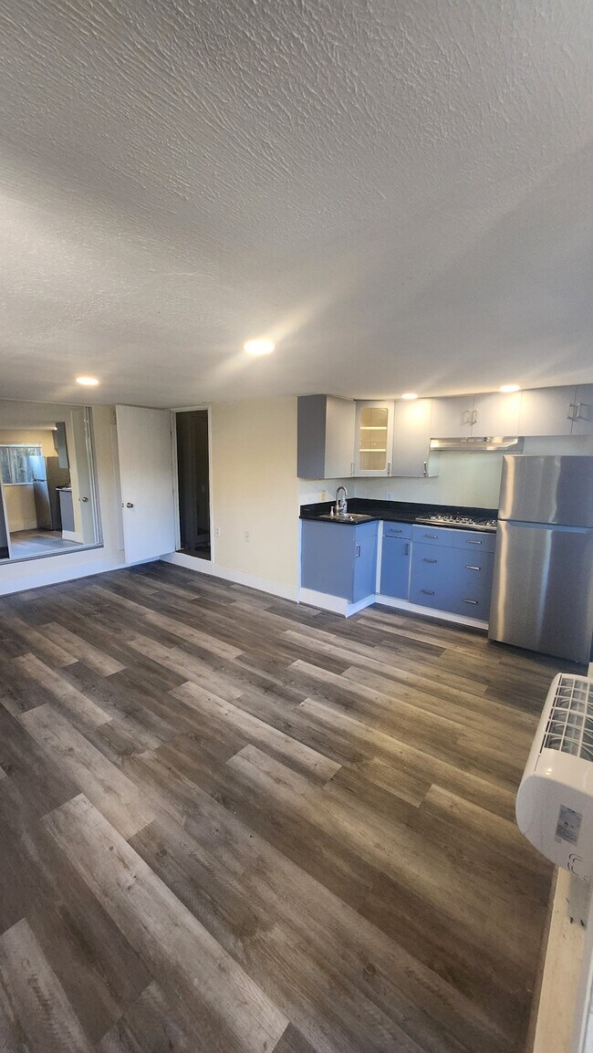 Primary Photo - 885 Fourth Ave, Unit 1