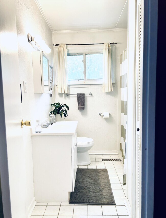 Building Photo - 1117 Kay Pkwy