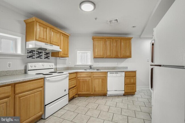 Building Photo - 2026 Ridge Ave