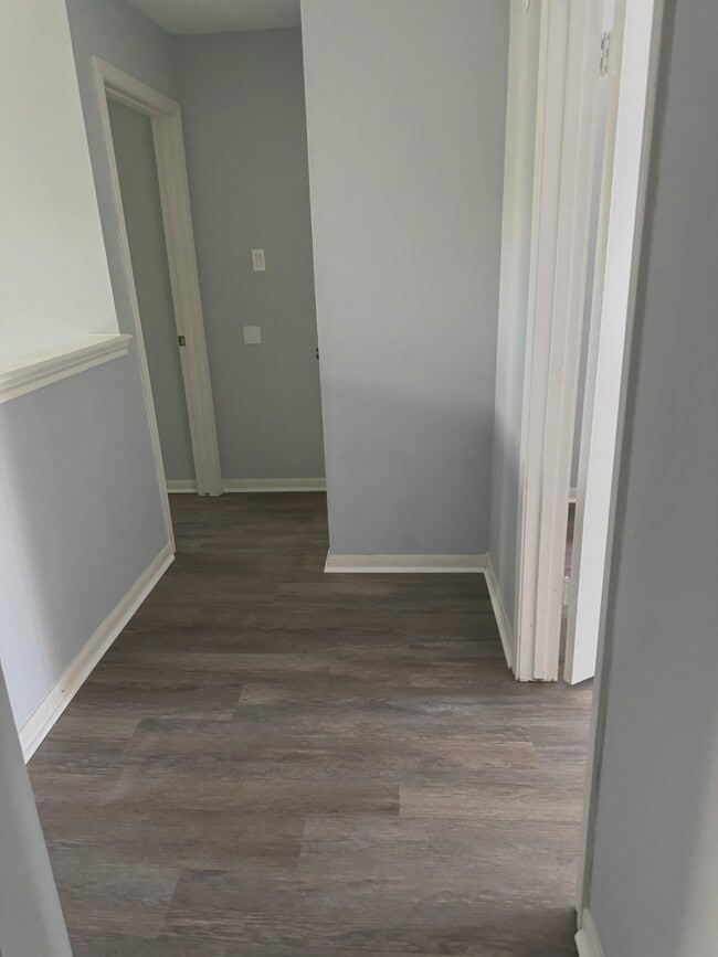 Building Photo - 727 Bunker Hill Rd