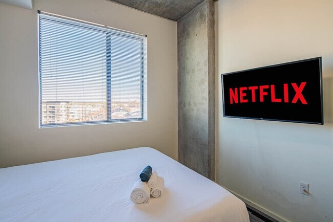 Building Photo - 333 E Roosevelt St