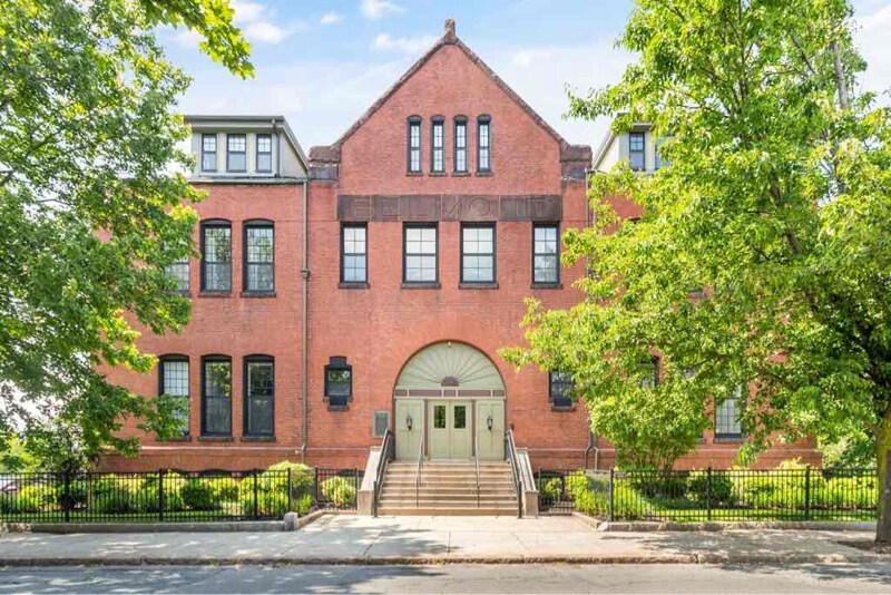 Building Photo - 72 Ashland St