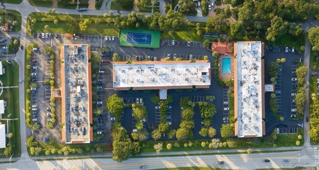 Building Photo - 950 Ponce De Leon Rd