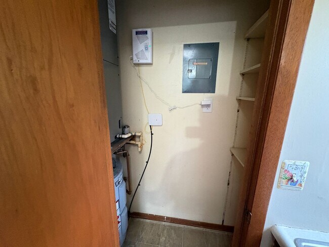 Building Photo - Short Term Lease, 1 Bedroom 1 Bathroom!