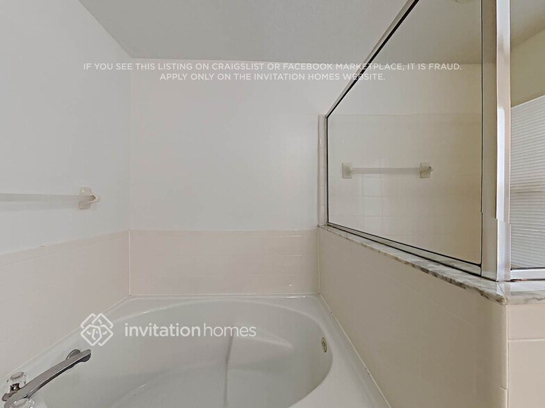 Building Photo - 3115 Victoria Dr