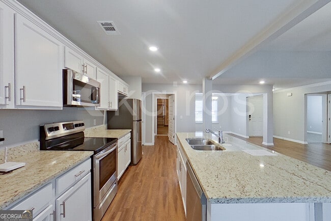 Building Photo - 203 Western Red Cedar Dr