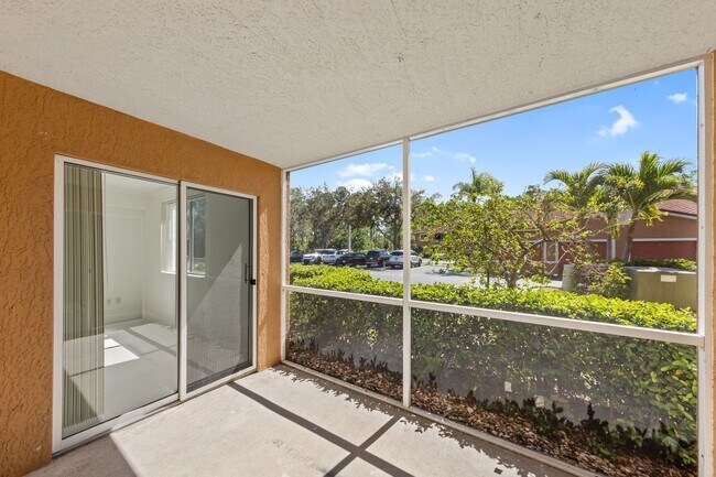 Building Photo - ANNUAL UNFURNISHED 2/2 IN NAPLES!!