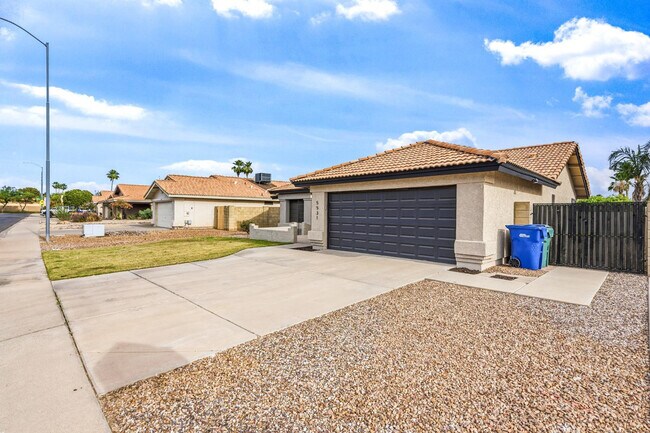 Building Photo - 5531 E Elena Ave