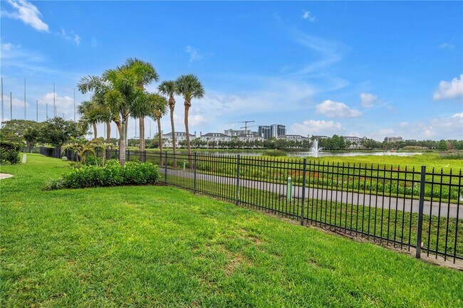 Building Photo - 651 Saxony Blvd