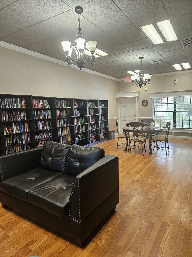 Building Photo - 2 bedroom 2 bath home int the beautiful La...