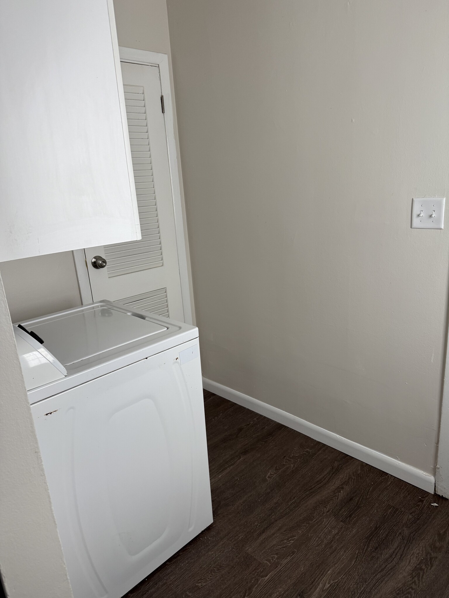 Building Photo - 3 S Victoria Ln