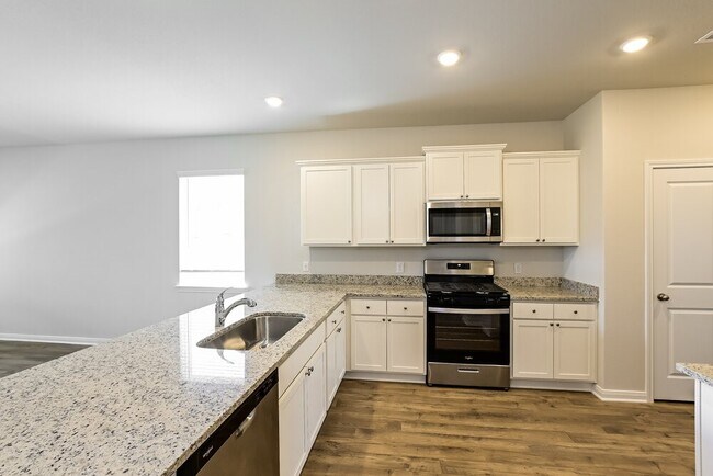 Building Photo - 420 Mustang Trot Dr