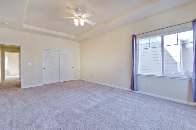 Building Photo - Large, Bright and Beautiful 3BR/2.5BA/2,195sf home in great condition!