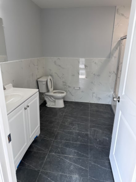 Building Photo - 140 S Easton Rd