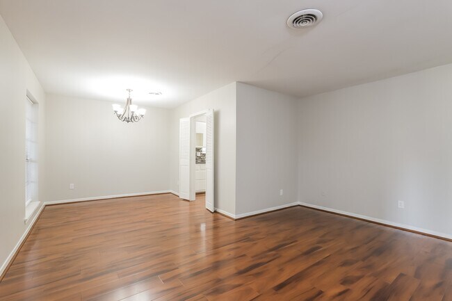 Building Photo - 12115 Hillcroft St