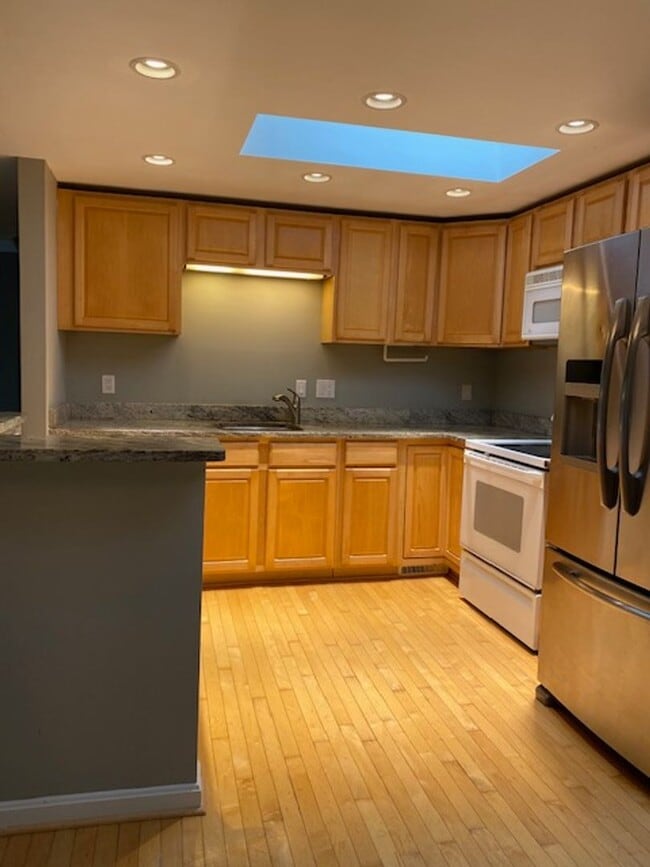 Building Photo - Single Family Home in Reston
