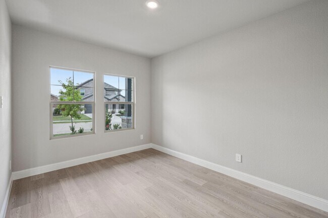Building Photo - 2116 Gustavus Dr