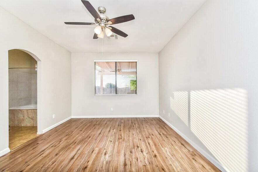Building Photo - 9495 E Lochnay Ln