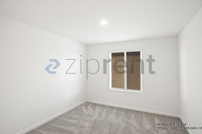 Building Photo - 861 Pipit St