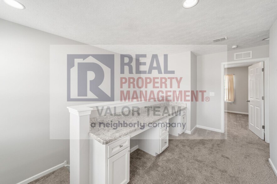 Building Photo - Custom 4 Bed, 3.5 Bath Home in Highly Desi...