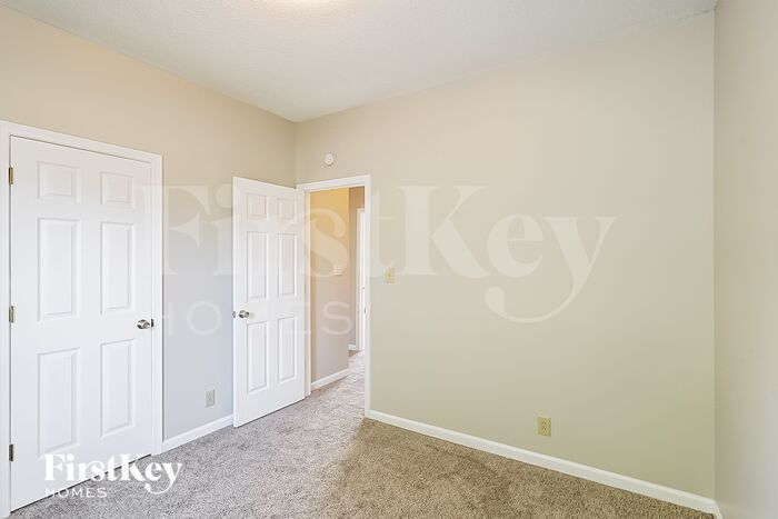Building Photo - 3720 Heather Dr