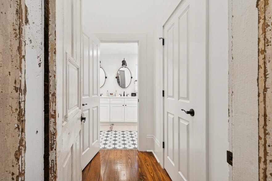 master ensuite bathroom/closet - 2337 N Rampart St
